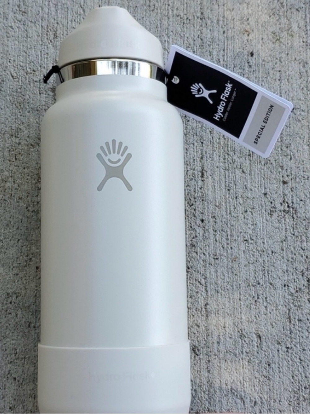 Hydro Flask White Insulated Water Bottle with Silver Accent